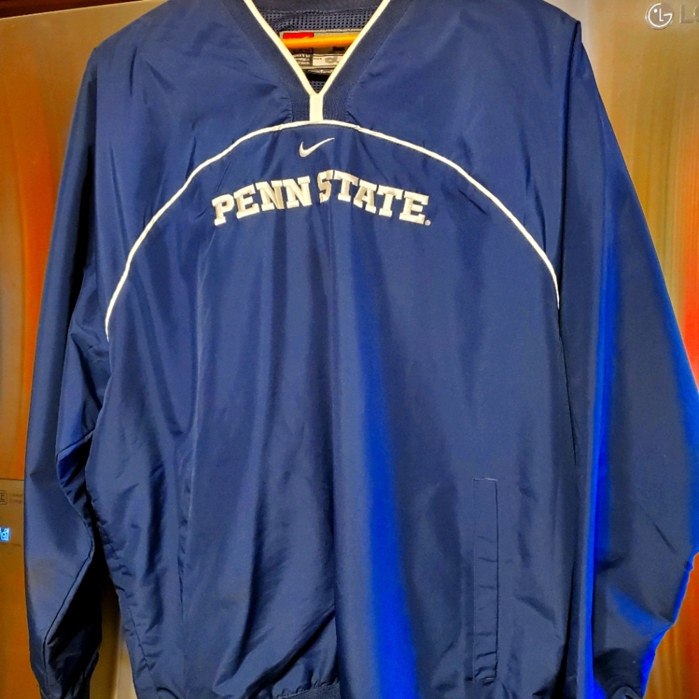 Nike penn State wind shirt
